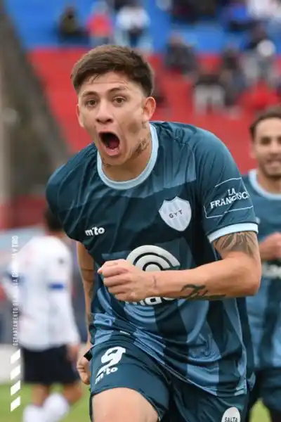El Albo se trajo un triunfazo de Santiago y ya mira arriba