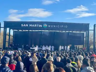 Una marea de 12 mil jóvenes tiñó las calles de San Juan en una peregrinación histórica