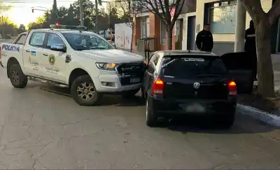 Escapó de un control, lo persiguieron y el operativo terminó con tres policías heridos