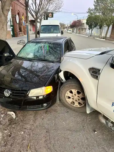 Su fuga terminó contra un patrullero y dejó a tres policías heridos