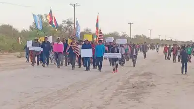 La marcha de los originarios que reclama por 18 detenidos en Formosa