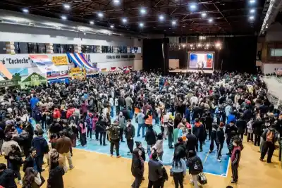 El festejo que unió a 22 colectividades en Ushuaia y coronó a una nueva embajadora