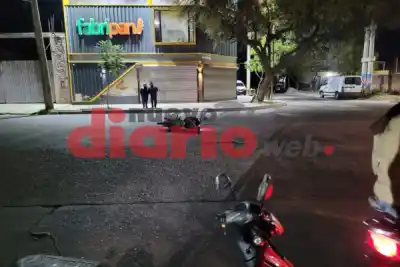 Un Renault 12 embistió a una moto en Lugones y Pedro León Gallo: qué se investiga