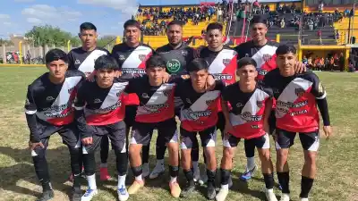 Tesorieri festejó de local y quedó como único líder de la zona 6