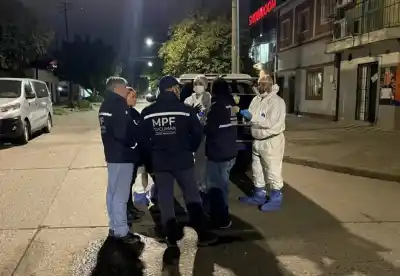 Mató a su esposo de un disparo en la cabeza y llamó a su hijo para confesarlo