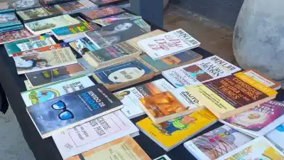 Una mañana para llevarse libros gratis en plena Peatonal de San Juan