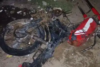 El fuego arrasó con varias motos en una casa de Corrientes