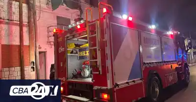 Un incendio arrasó con dos departamentos en barrio San Martín: el momento más crítico