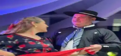La noche en que Laguna Larga celebró a los maquinistas rurales