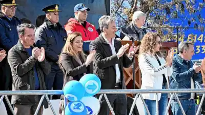 Roca celebró su 147° aniversario con un desfile que volvió a llenar las calles