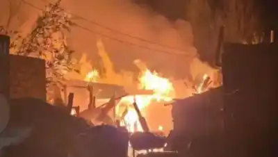 Incendio en una casilla de Añelo: hallaron un cuerpo sin vida entre los escombros