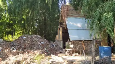 Compraron un terreno frente al río Limay y hoy viven allí más de 100 familias: la Justicia debe decidir