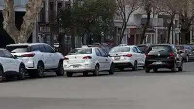 La multaron por ayudar a una familia accidentada y apuntó contra la secretaria de Seguridad