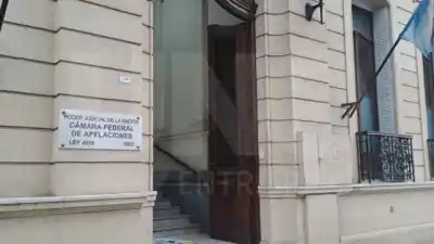 Quería salir de la cárcel por su trabajo en una avícola: la Justicia le dijo que no