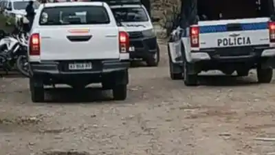 Se durmió con la ventanilla baja y despertó sin el celular: el robo le costó casi 5 millones