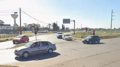 Lo hicieron frenar con clavos en el asfalto y le robaron una fortuna en plena zona sur