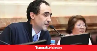 Quiere unir Santa Cruz con Tierra del Fuego sin pasar por Chile: qué propone el senador