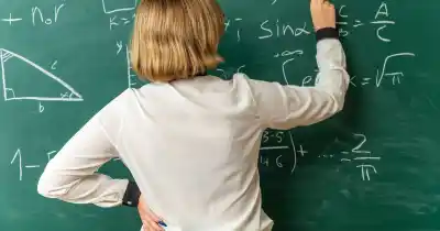 Docentes jubilados de Mendoza reclaman por haberes: la promesa que nunca se cumplió