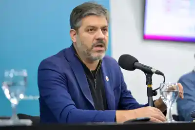 La insólita excusa de Bianco tras los flyers que lo muestran como candidato: "Soy más fachero"
