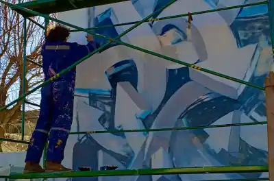 El mural que invita a meterse dentro del Parque Lineal