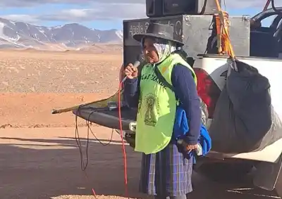 A sus 86 años, camina 380 km por la Puna para llegar al Milagro: quién es