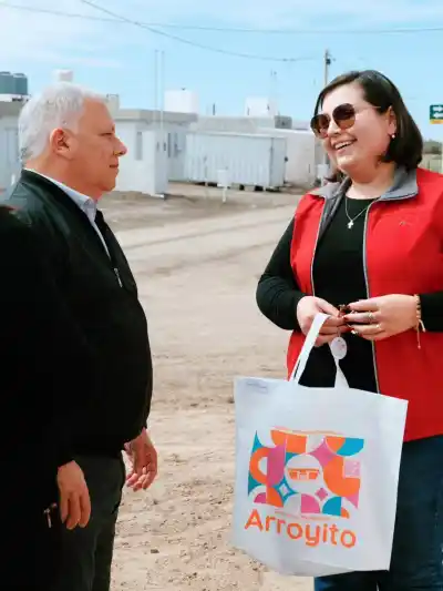 El intendente de Arroyito entregó dos llaves más: el número que marca la gestión