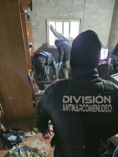 Cayeron en un barrio de Plottier: lo que escondía la casa allanada