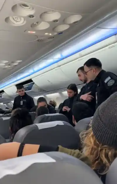 Un pasajero arrojó una mochila y el vuelo casi termina en pelea