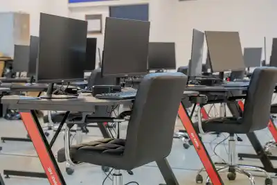 La ULP estrena un laboratorio financiero con 20 puestos de alta tecnología