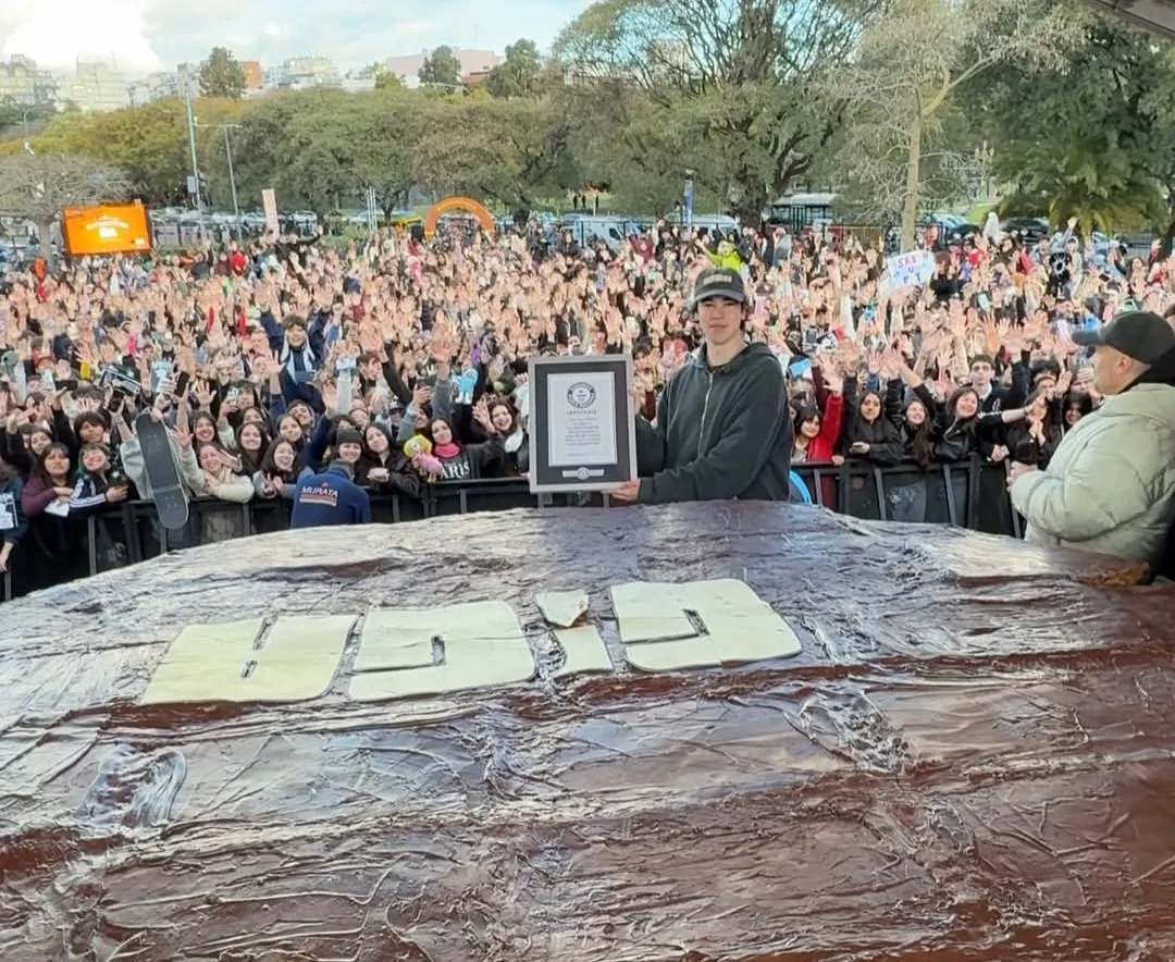 Argentina recuperó el récord del alfajor más grande del mundo y Merlo fue protagonista