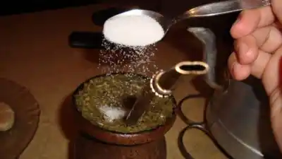 El hábito de tomar mate con azúcar que puede dañar tus dientes sin que lo notes
