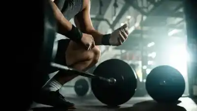 Un accidente con mancuernas en un gimnasio termina en una condena millonaria: los detalles que alarman