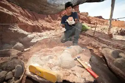 El rincón neuquino donde los dinosaurios siguen entre las rocas