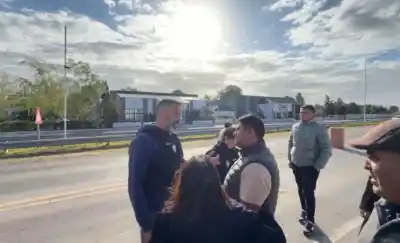 Retuvieron a una familia con un bebé en la ruta: el motivo de la medida