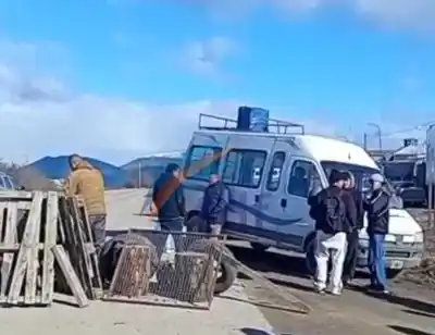 Familias de Tolhuin cortan la Ruta 3: el reclamo que paraliza el tránsito