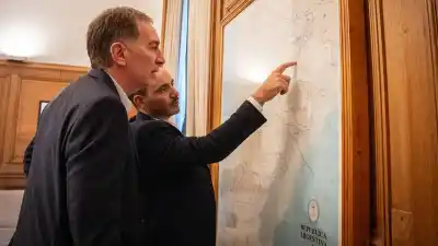 Valdés cosecha gestos con Milei, pero la coparticipación sigue en caída: $45 millones menos por mes