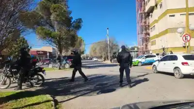 Amenazó con un cuchillo y con tirarse al vacío en un hospital para exigir el traslado de su mamá