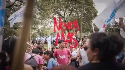 50 años del golpe: La marcha que empezó en silencio y la pregunta que incomoda a una generación