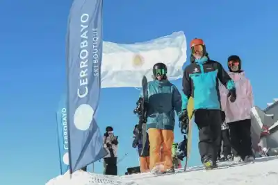 Septiembre sigue con nieve en Neuquén: los residentes acceden a descuentos especiales