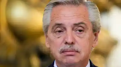 El ex presidente que le pidió a los ingleses que estén tranquilos y el doble discurso que enfurece