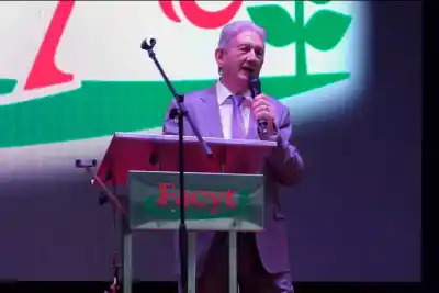 Invirtió US$10 millones en una fábrica y su celebración terminó con una camioneta 0 km de por medio