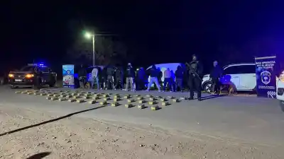Huyeron de un control y abandonaron algo que delató a una banda narco