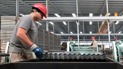 La industria sigue en rojo y crece el alerta por el contrabando: qué reclaman las empresas