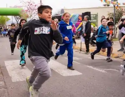 La carrera solidaria que nació de una historia familiar y convocó a cientos en El Jumeal