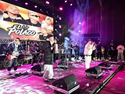 El Polaco hizo estallar el cierre de A Toda Costa: la multitud que no se fue pese al frío