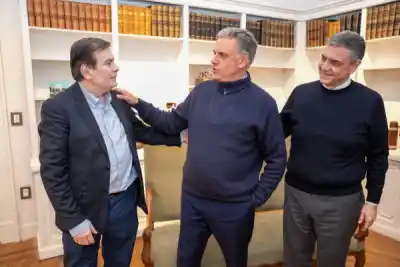 Zamora cruzó a Uruguay para un foro mundial y terminó cenando con un presidente