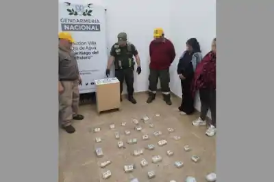 Usaban frascos de shampoo y zapatillas para esconder 10 kilos de cocaína: el insólito método que delató a dos mujeres