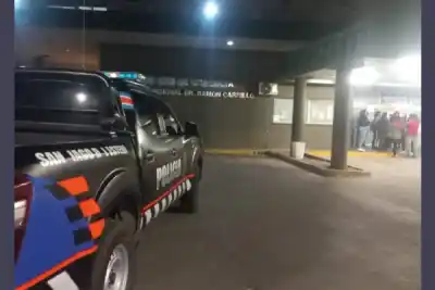Una pelea callejera terminó con un joven apuñalado en el pecho: el agresor huyó pero no llegó lejos