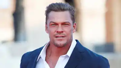 Alan Ritchson rompió el silencio con un mensaje enigmático tras la brutal pelea callejera que lo tiene en la mira de la policía