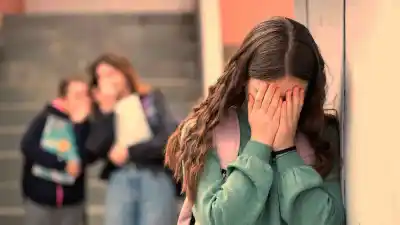 Encontraron a una alumna llorando en el baño de una escuela y denunciaron bullying